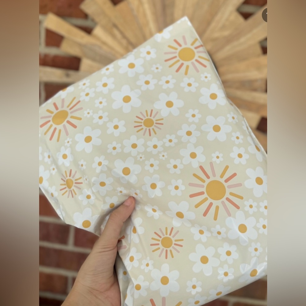 Daisies Poly Mailers 12x15.5 Pack of 25 - Picture 5 of 7